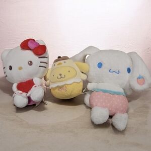 Sanrio Hello Kitty & Friends "Pajama Party" plush toys